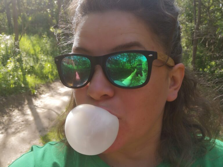 Полезната дъвка на Дарина – от рози, карамфил и дървото на маите чикле