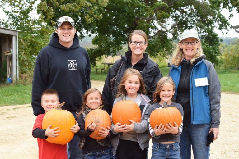 Как кооперативът FairShare печели от готварски книги и здравни застраховки