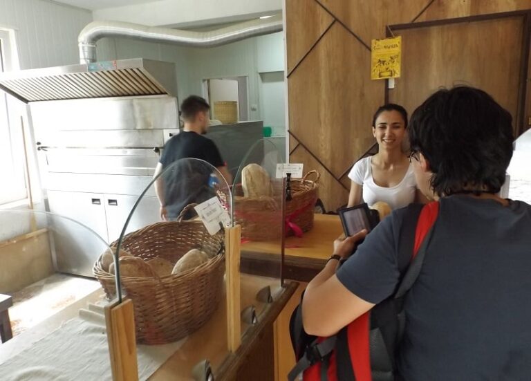 Хляб с любов при Миро и Деси