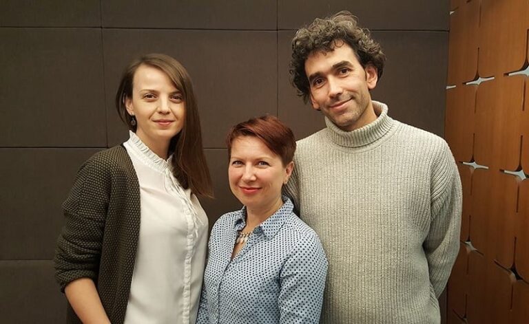 Бутилка вино, сирене и изтънченият свят на Таня, Светла и Момчил