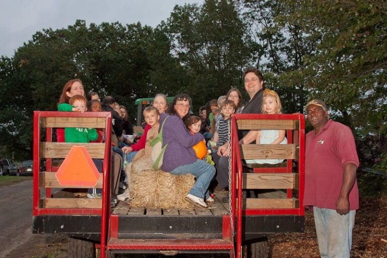 Фермата на Дейв Дюмареск храни хора с ниски доходи