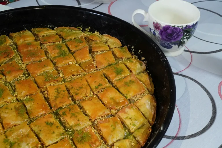 Баклава с орехи и фъстъци